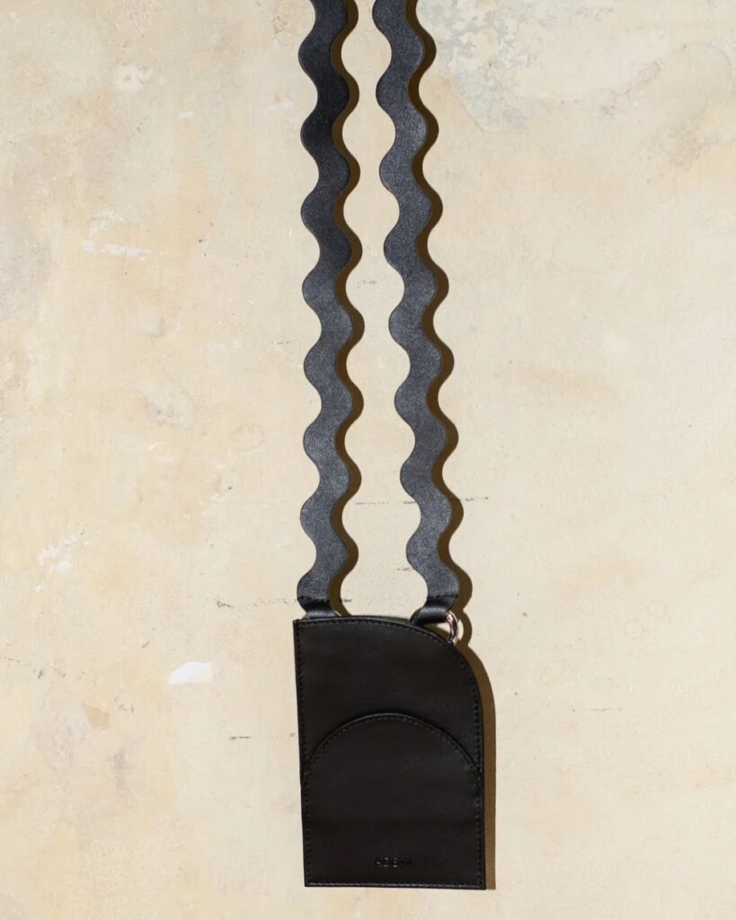 Ademi - MUFFIN CASE - Black