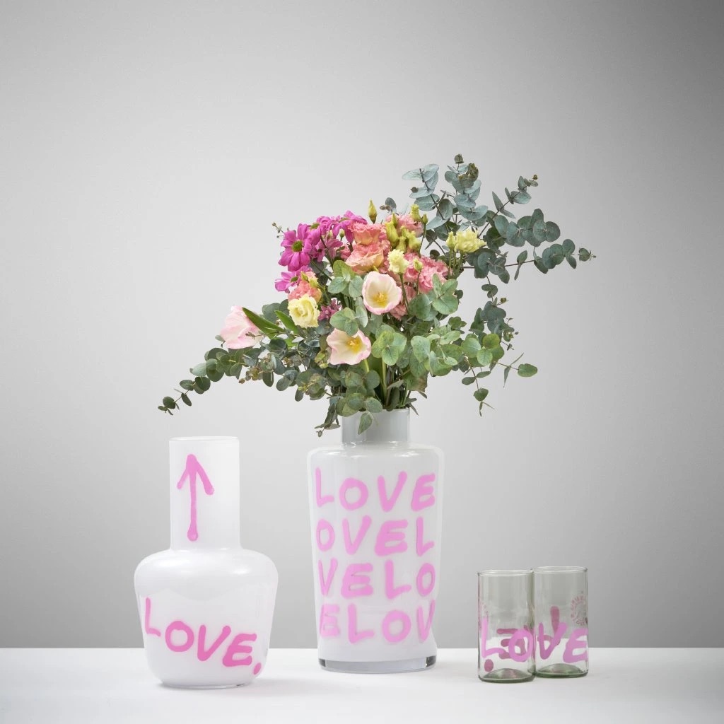 Qubus - Unnamed Vase - Pink Love - White