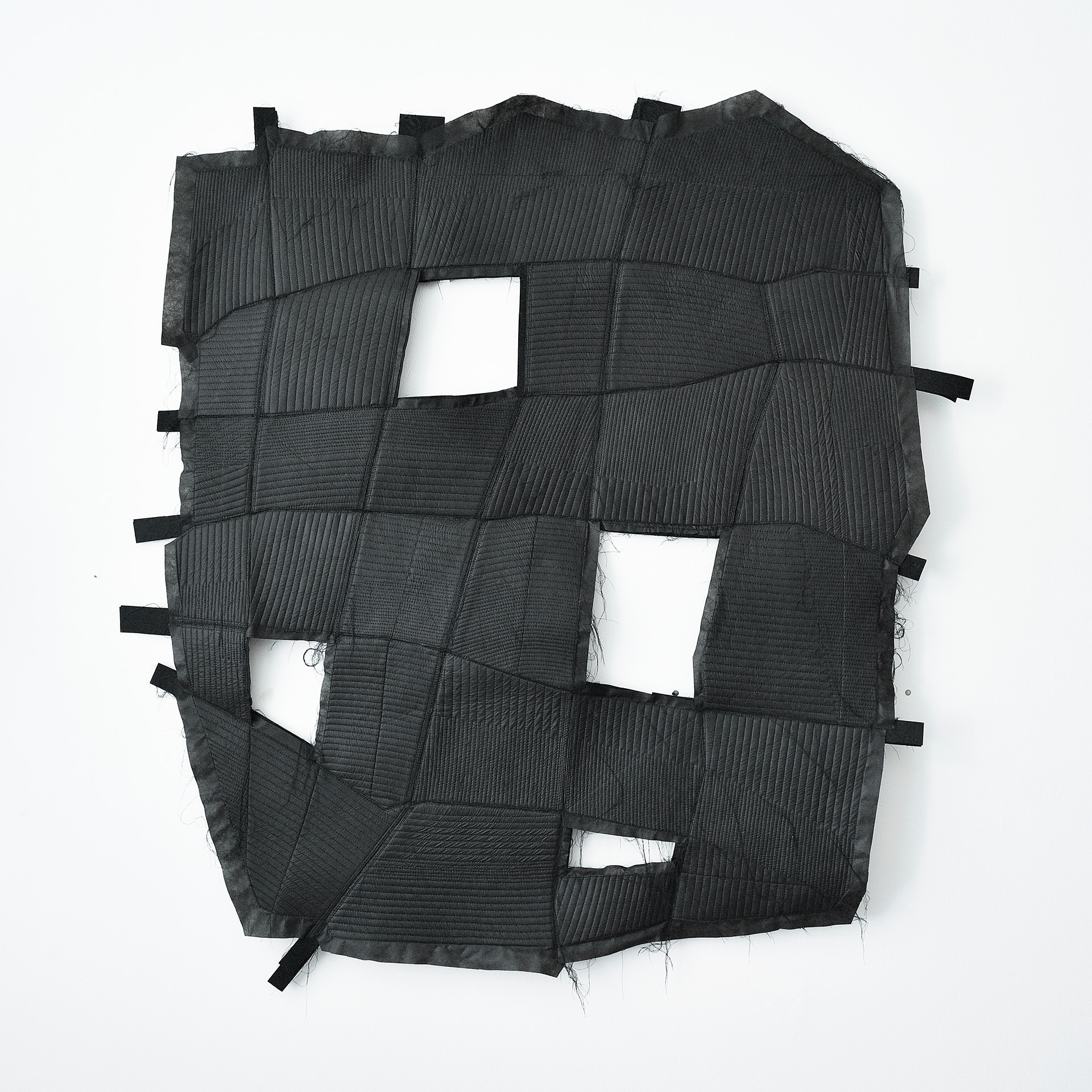 Miroslava Klesalová - Geotextilie prošívaná ručně a šicím strojem, 2025, 105 × 130 cm