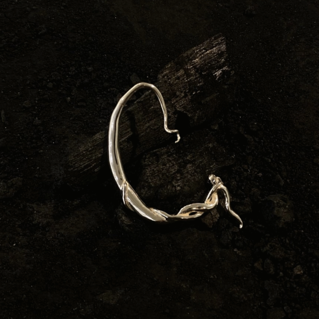 Magdalena Šťastníková - Earpiece TENDER TENDRILS