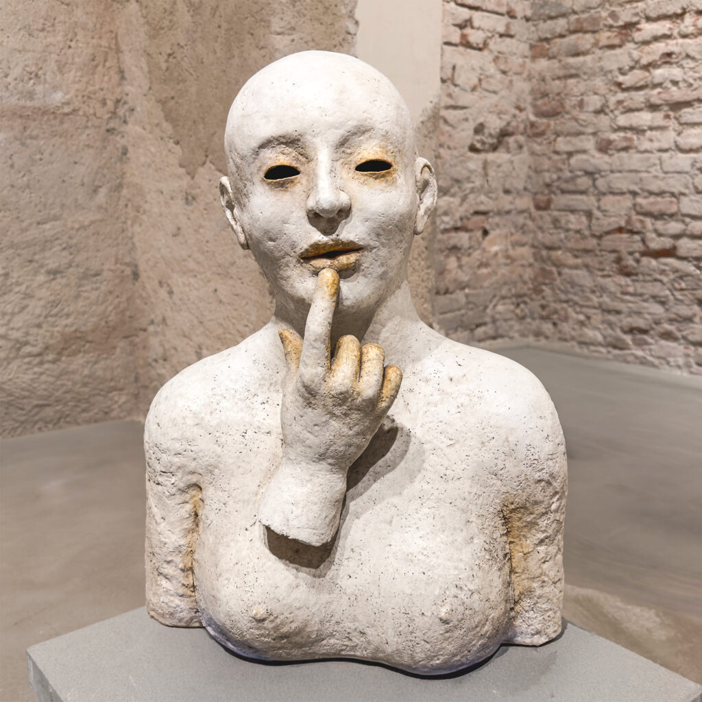 Jindra Viková -Ticho, socha, 1997