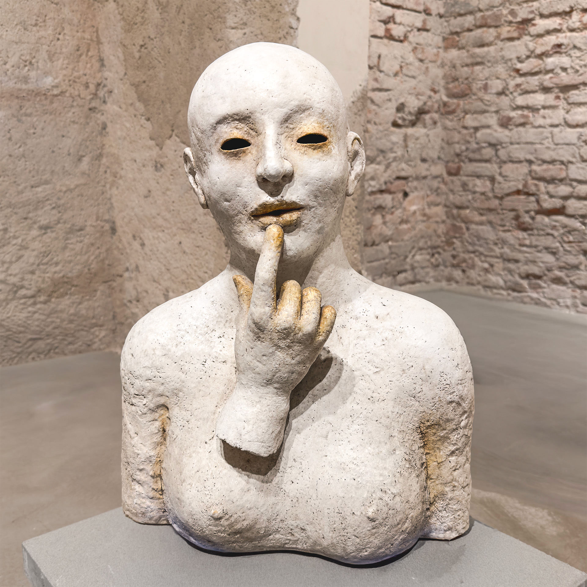 Jindra Viková -Ticho, socha, 1997