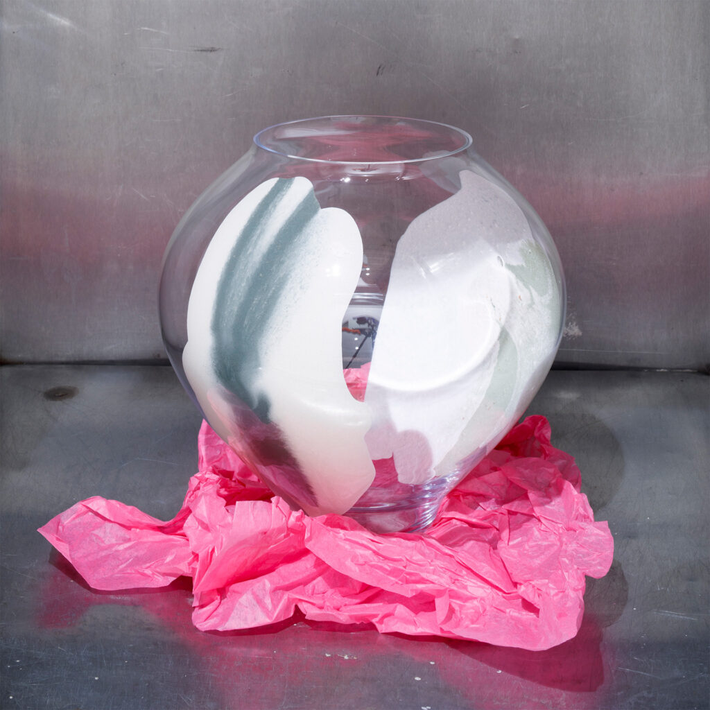 Byoungchan Yun - Moon jar Liquid Tension