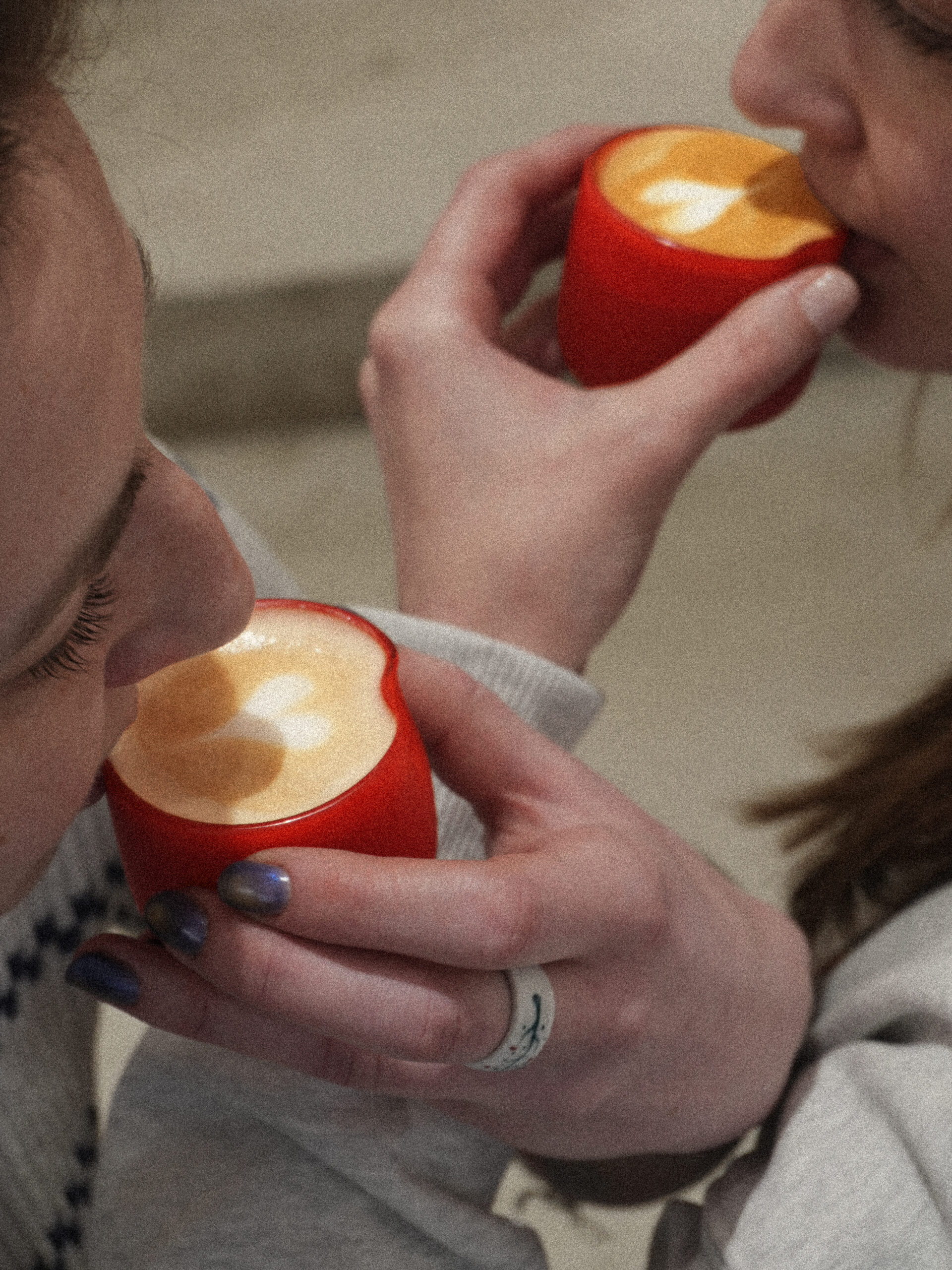Byoungchan Yun - Kalíšek - The Finger on Espresso Glass